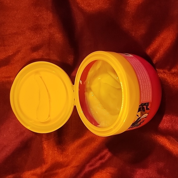 Firming 'Cheeky Cream' - Picture 3 of 3